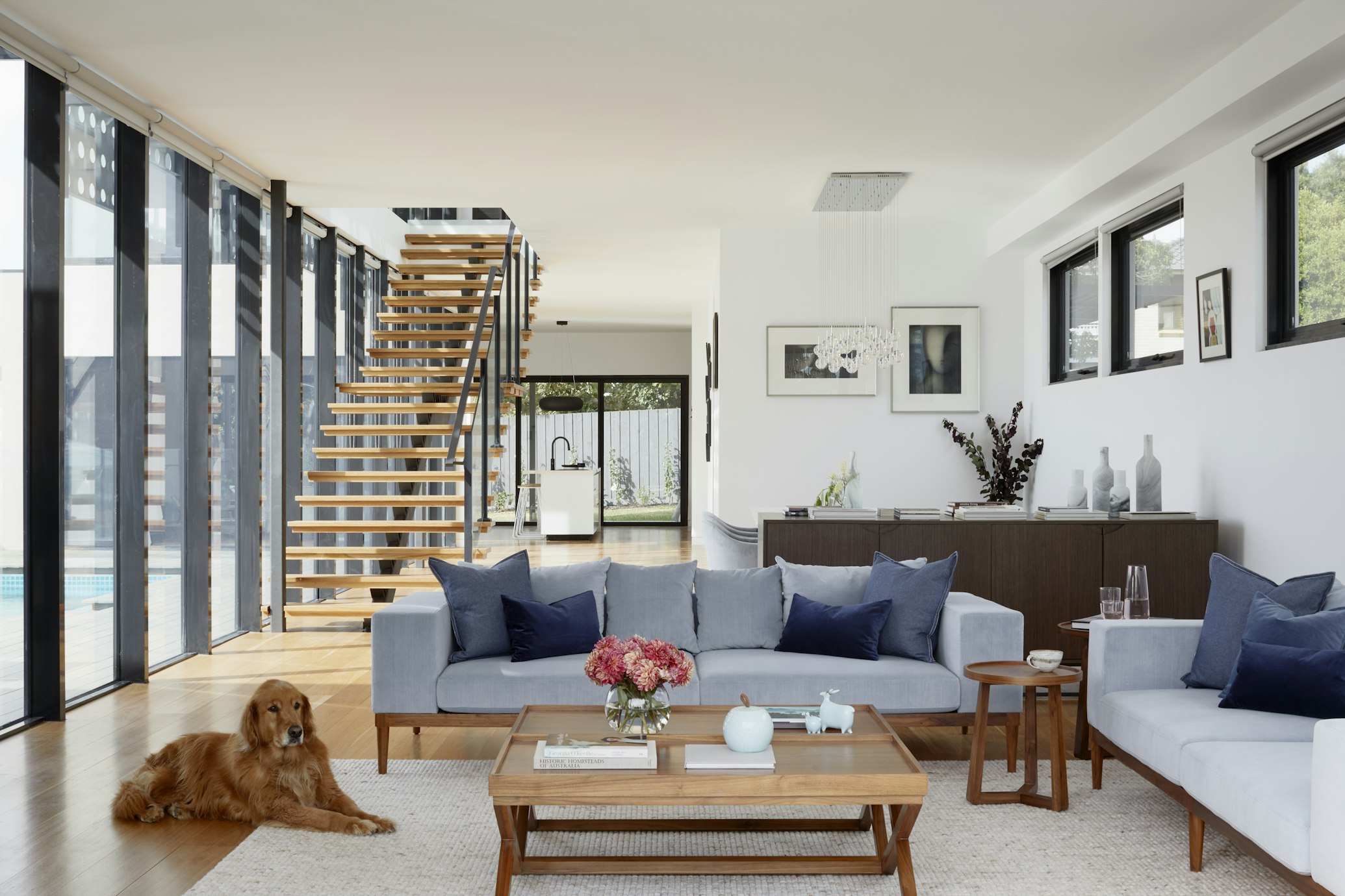 Modern Downtown Apartment - Image 3