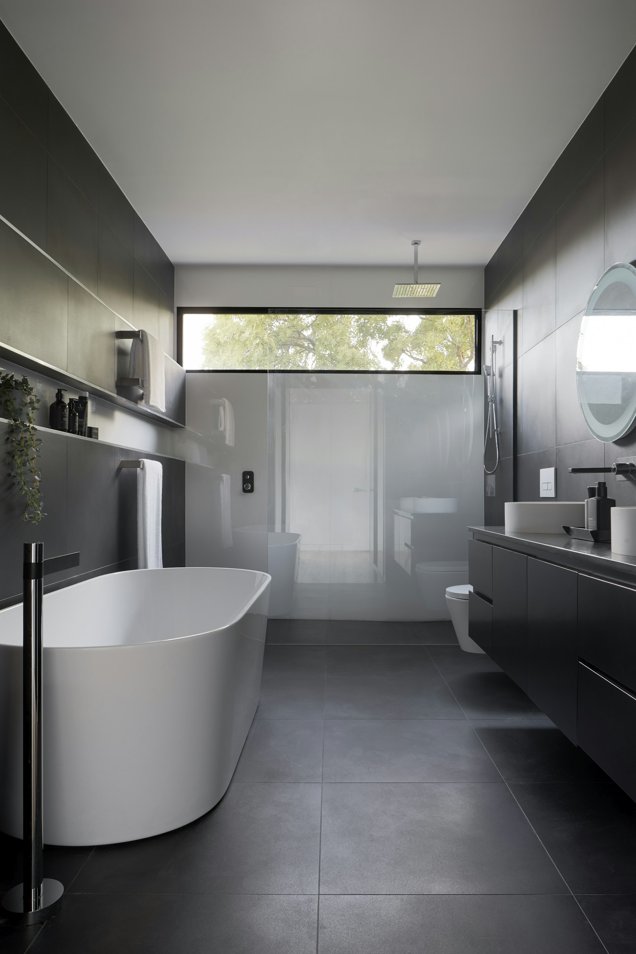 Modern Downtown Apartment - Image 4